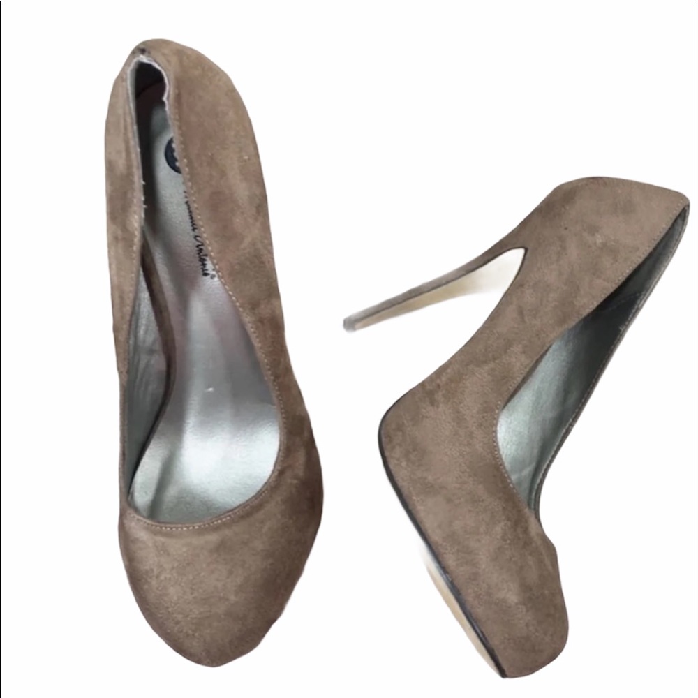 Michael Antonio Brown almond-toe pumps heels